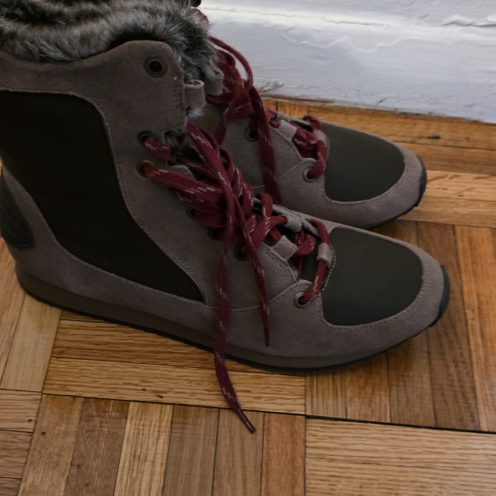 AEROSOLES Winter Boots with Burgundy Laces